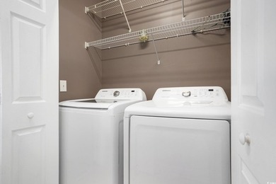 This beautiful top floor End Unit Condo Features, 3 bedroom, 2 - photo 21