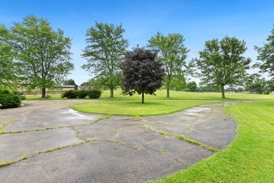 Rare opportunity to own a private 5.14-acre horse property in - photo 2