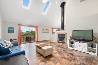 Rare opportunity to own a private 5.14-acre horse property in - photo 3