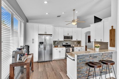 Stunning 3-bedroom, 2-bath waterfront home in the desirable - photo 24