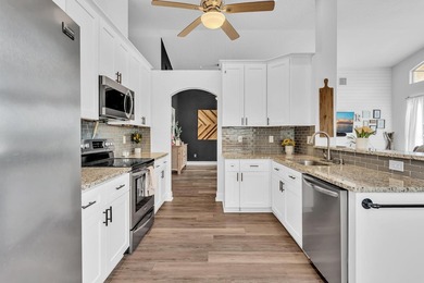 Stunning 3-bedroom, 2-bath waterfront home in the desirable - photo 31