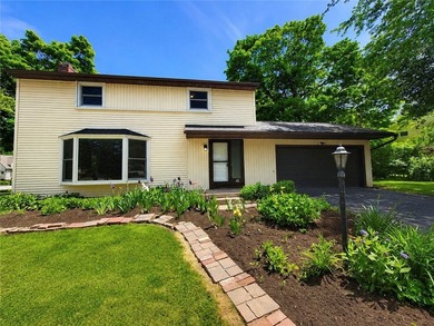 Welcome home to this beautiful move-in ready 3 bed 1.5 bath - photo 2