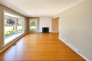 Welcome home to this beautiful move-in ready 3 bed 1.5 bath - photo 6