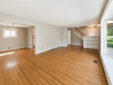 Welcome home to this beautiful move-in ready 3 bed 1.5 bath - photo 10