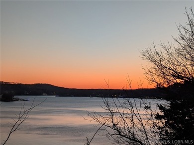 Great Lake View and nice open Decks with a Hot Tub! Vaulted - photo 2