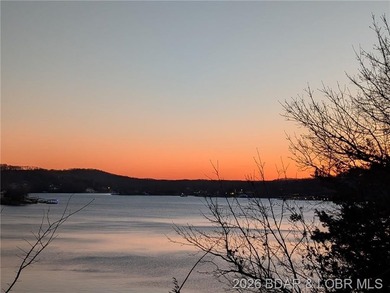 Great Lake View and nice open Decks with a Hot Tub! Vaulted - photo 2