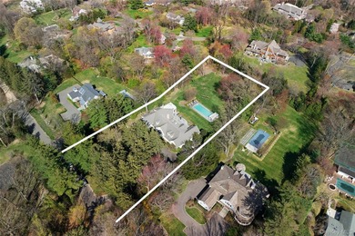 Welcome to 17 Hilldale Lane, a private estate set on two lush - photo 3