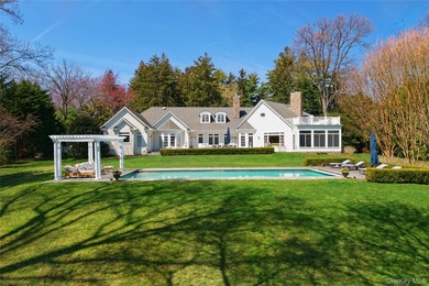 Welcome to 17 Hilldale Lane, a private estate set on two lush - photo 5