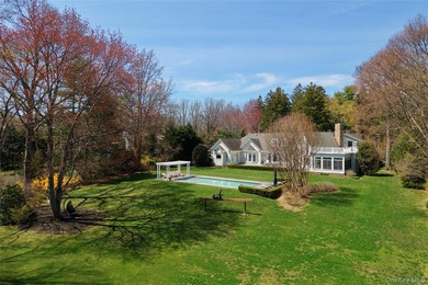 Welcome to 17 Hilldale Lane, a private estate set on two lush - photo 6