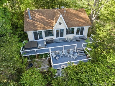 Great Lake View and nice open Decks with a Hot Tub! Vaulted - photo 7
