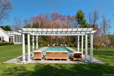 Welcome to 17 Hilldale Lane, a private estate set on two lush - photo 10