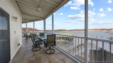Three bedrooms, three full baths, two of those bedrooms lakeside - photo 2