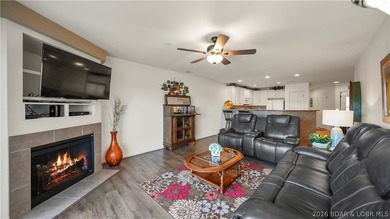 Three bedrooms, three full baths, two of those bedrooms lakeside - photo 5