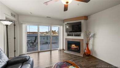 Three bedrooms, three full baths, two of those bedrooms lakeside - photo 7