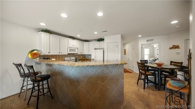Three bedrooms, three full baths, two of those bedrooms lakeside - photo 8