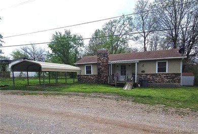 A 2 bedroom, 1 bath home on a double lot in a Lake of the Ozarks - photo 1