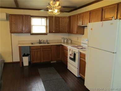A 2 bedroom, 1 bath home on a double lot in a Lake of the Ozarks - photo 3