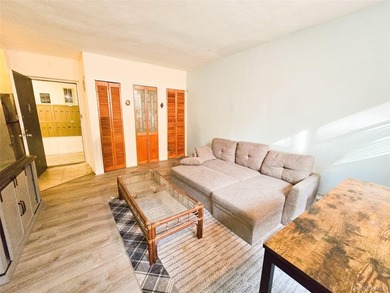 Prime Location, Conveniently located lobby. Alcove studio with - photo 4