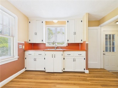 Charming and well maintained 3-bedroom, 2.5-bath Cape Cod - photo 6