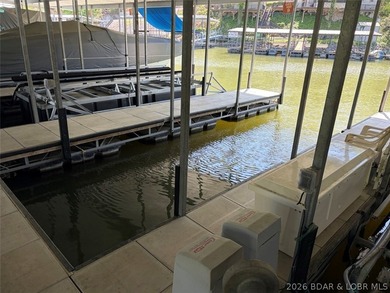 Welcome to this beautifully updated 1-bedroom lakefront end-unit - photo 2