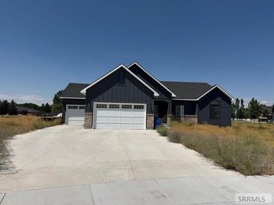 Enjoy the space and quiet of Pinebrook Estates while staying - photo 1
