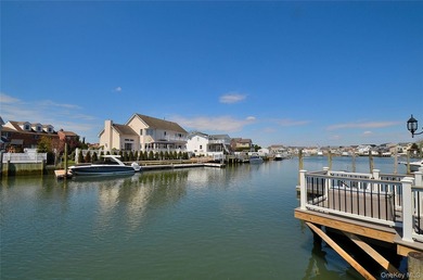 Waterfront opportunity in Wantagh, NY! This spacious 6-bedroom - photo 2
