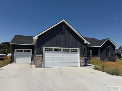 Enjoy the space and quiet of Pinebrook Estates while staying - photo 4