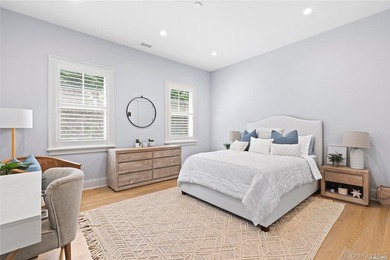 Quiet luxury meets Hamptons ease at 2 Emma's Path. Set on 0.68 - photo 12