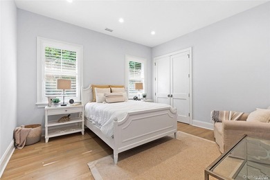 Quiet luxury meets Hamptons ease at 2 Emma's Path. Set on 0.68 - photo 14