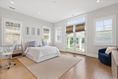Quiet luxury meets Hamptons ease at 2 Emma's Path. Set on 0.68 - photo 16