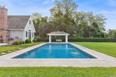 Quiet luxury meets Hamptons ease at 2 Emma's Path. Set on 0.68 - photo 19
