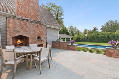 Quiet luxury meets Hamptons ease at 2 Emma's Path. Set on 0.68 - photo 20