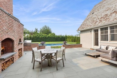 Quiet luxury meets Hamptons ease at 2 Emma's Path. Set on 0.68 - photo 21