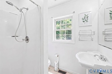 Escape to your own private retreat in the heart of Victoria, VA! - photo 11