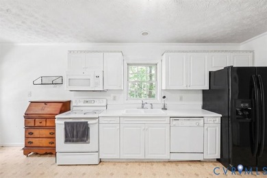 Escape to your own private retreat in the heart of Victoria, VA! - photo 13