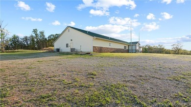 This versatile commercial property offers an exceptional - photo 3
