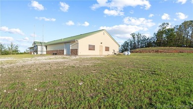 This versatile commercial property offers an exceptional - photo 4