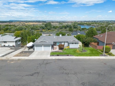 (private lake, pond, coastal) Home For Sale in Richland Washington