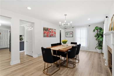 Show-stopping and meticulously maintained, this move-in ready - photo 13
