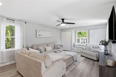 Show-stopping and meticulously maintained, this move-in ready - photo 16