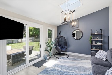 Show-stopping and meticulously maintained, this move-in ready - photo 19