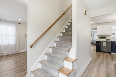 Show-stopping and meticulously maintained, this move-in ready - photo 24