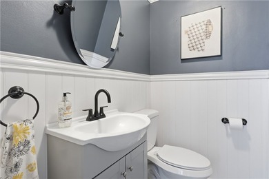 Show-stopping and meticulously maintained, this move-in ready - photo 35