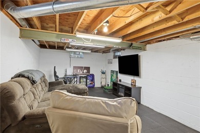 Show-stopping and meticulously maintained, this move-in ready - photo 36