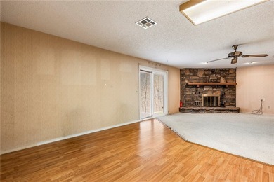Exceptional 1408 sq ft detached workshop, perfect for storing - photo 38