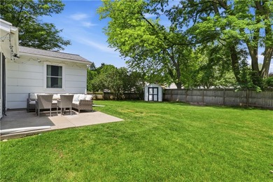 Show-stopping and meticulously maintained, this move-in ready - photo 39