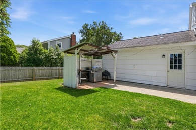 Show-stopping and meticulously maintained, this move-in ready - photo 40