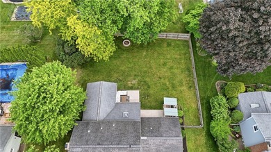 Show-stopping and meticulously maintained, this move-in ready - photo 47