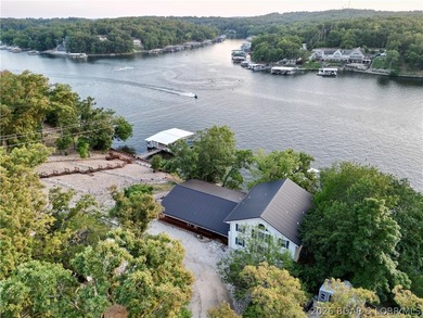 A must-see 10 Bedroom waterfront home. Check out this rare find - photo 6