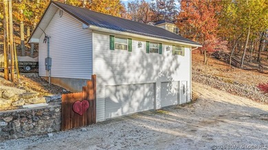 A must-see 10 Bedroom waterfront home. Check out this rare find - photo 10
